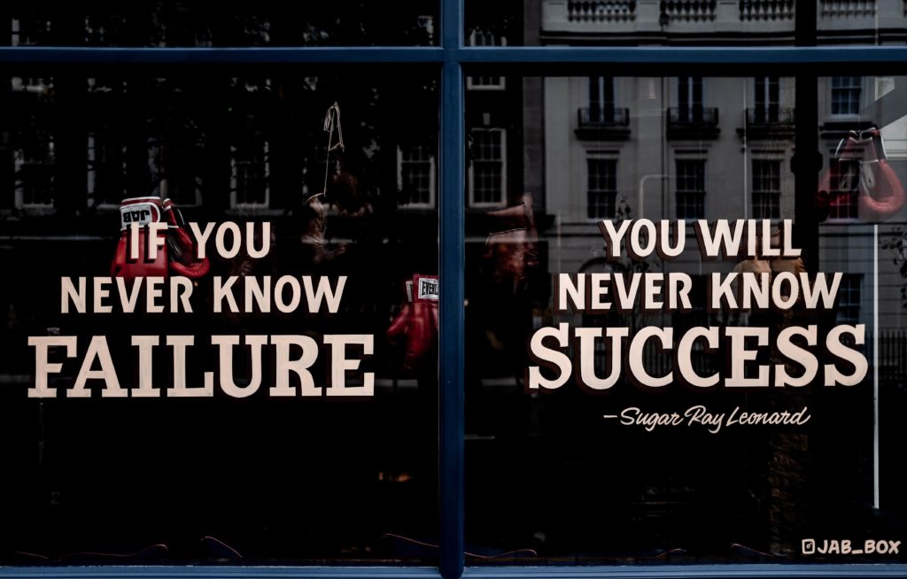 Jak pokonać strach przed porażką. Grafika przedstawia dewizę, która brzmi następująco: "If you never know failure, you will never know succes".